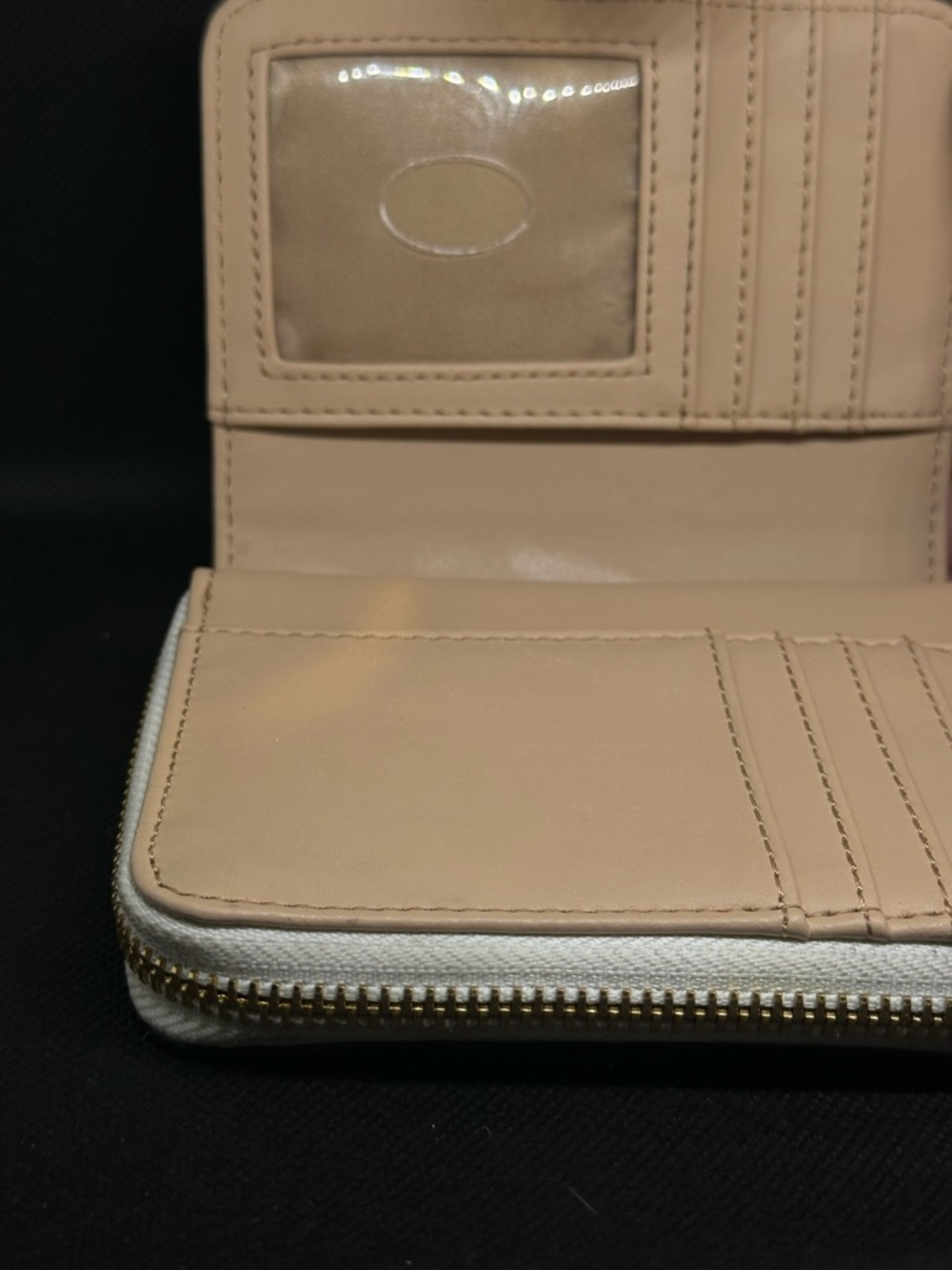 GUESS Cream Compact Wallet - Picture 4 of 5